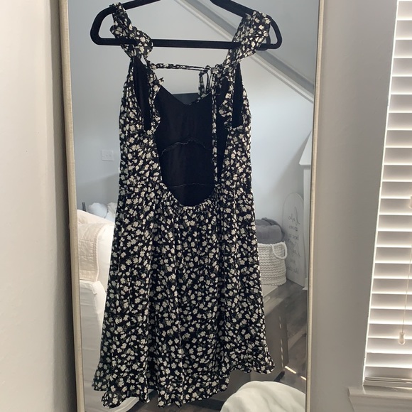 Abercrombie Worn once! Flowy floral dress with open back! - Picture 2 of 4